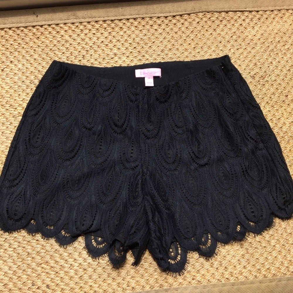 Lilly Pulitzer Black scallop lace shorts